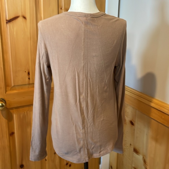 Woman’s long sleeve warm Tee - Picture 3 of 9